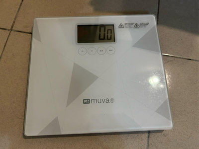 二手MUVA 健康幾何學BMI電子體重計/ 典雅白 體重機 /體重計 超大螢幕 算出BMI SA5403WH 簡易操作台北可面交
