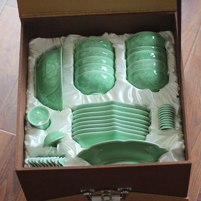【熱賣精選】龍泉青瓷創意陶瓷餐具家用42頭碗盤子套裝纏枝牡丹拼盤套組禮盒裝