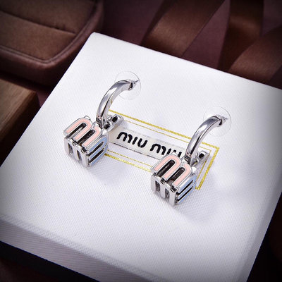 新品貨 新款miumiu字母耳釘黃銅材質 超級有質感 NO54734