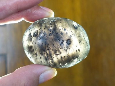 Tg 佛像珍藏 §能量礦石§ 印尼隕石 Agni Manitite火山玻璃 94.11g 火的珍珠