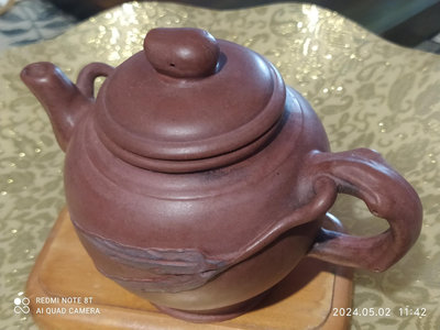 紫砂壺 （老件）中國宜興 款（浮雕茶葉）