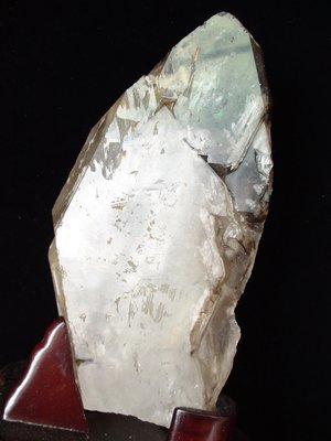 ~shalin-crystal~水膽鱷魚骨幹水晶~2.23公斤~晶質透~有水主財~值得珍藏!
