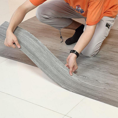 現貨：PVC自粘地板貼自粘仿木紋塑膠自己鋪家用地革墊加厚耐磨防水拼裝 b11