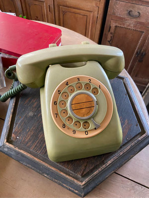 阿公的舊情人 早期老轉盤 電話 600型 電話機 有有一處缺角 軍綠色 迷彩色