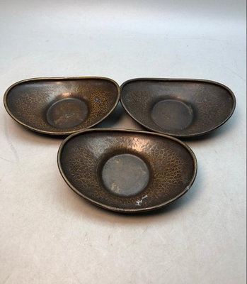 日本唐銅，老貨，元寶茶托、杯托。百年銅茶托，手工打出，老材質