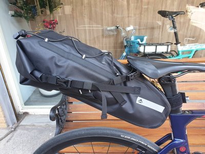 【單車元素】MERIDA 防水 環島包 坐墊包 環島袋 旅行袋 坐墊袋 GRAVEL BIKE