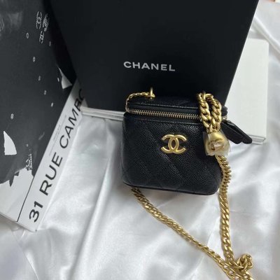 Chanel 愛心調節釦小盒子 黑金 荔枝皮 好價 $9xxxx 現貨在 行情$105000 up