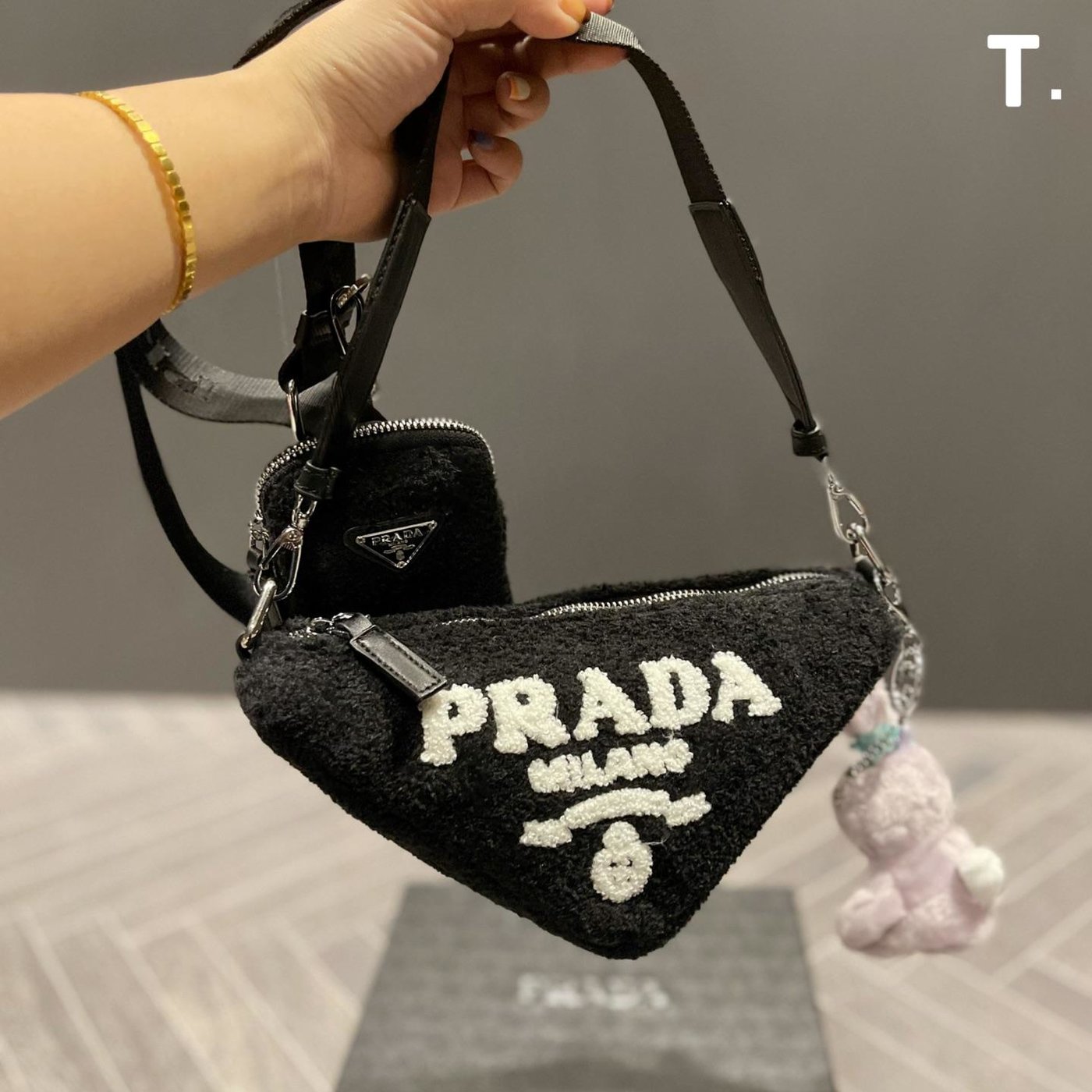 【日本二手】Prada 毛毛三角包二合一20cm9412 | Yahoo奇摩拍賣