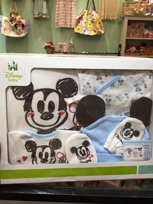 ☆Joan☆日本帶回♥迪士尼寶寶禮盒 米奇/米妮 0~6個月嬰兒純棉圍兜/衣服/手套/帽子組