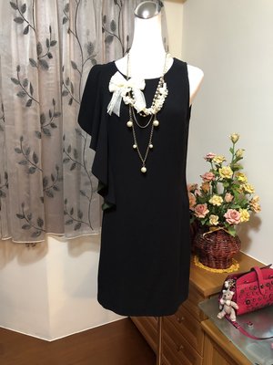 SlSLEY九成新時尚典雅款不對稱袖黑洋裝(#42)～直購價650元(VK、MOMA、iROO、Miss O、鴿子可)