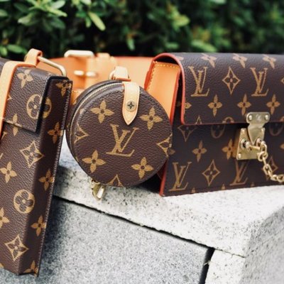 LOUIS VUITTON ポルト カルト・ロミー M82110 草間彌生