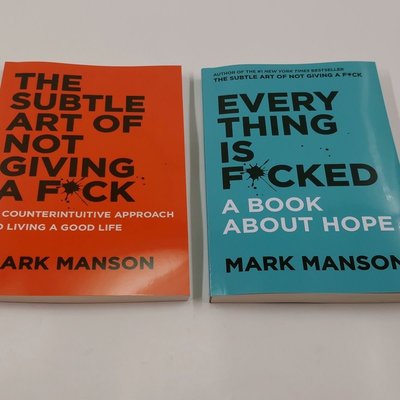 書籍 by  Mark Manson 兩本組合 The Subtle Art of Not Giving a  Fck