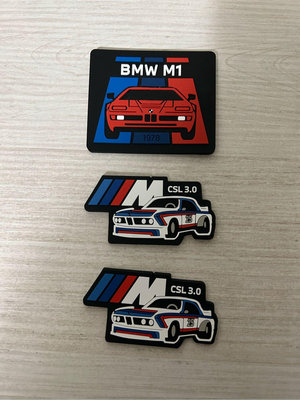 BMW冰箱磁鐵M1一個、CSL3.0兩個，共三個，為原廠提供生日禮，拆信時外包裝已拆除，M1部份看起來濕濕的，但實際是沒有，詳如照片，一起便宜賣