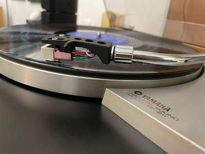 ｛肥貓黑膠｝Yamaha YP-211 Turntable 日製山葉皮帶驅動黑膠唱盤,運作良好,旋轉穩定（含唱頭唱針)