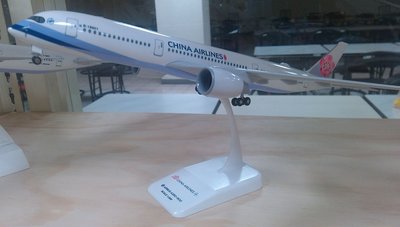 最新品:華航A350-900 1:200飛機模型