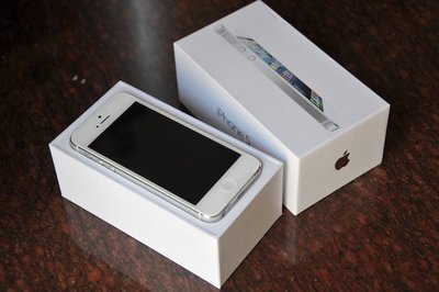 『皇家昌庫』Apple iphone 5 16G 黑色 99%成新 配件全新 盒裝配備都在 盒裝..女用機