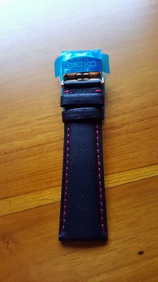 預購 精工 SEIKO 真皮錶帶 雞尾酒款 蝴蝶扣 指定款式:21mm錶帶 :黑色紅線(玫瑰金色蝴蝶扣) 。