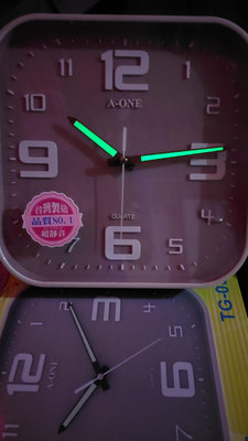 🇹🇼台灣製造🌟時鐘隨機送電池 夜光指針 靜音掃描指針小掛鐘 掛鐘 時鐘 tg0340類似SEIKO卡西歐 東方 暖灰色