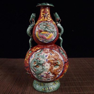 古董古玩老瓷器花瓶 清乾隆年制浮雕龍紋開窗紅釉瓶 老物件收藏