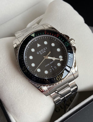 GUCCI Dive 黑色面錶盤 銀色不鏽鋼錶帶 男士 石英手錶 YA136208 潛水錶