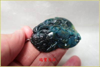 瑞寶玉石~天然藍玉髓(俗稱台灣藍寶)雕吊墬 總重約 149.3 克拉【H6015】