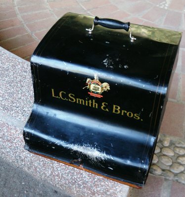 Memory &amp; Memory~L.C. Smith 古董打字機&amp;Bros鐵盒