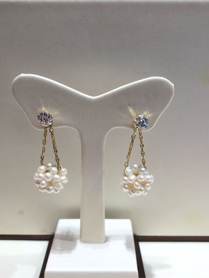 天然黃K金珍珠耳環，兩用款式，可愛棉花糖珍珠，可單鑽配戴，也可垂吊式，氣質高雅大方款式，超值優惠價2680元