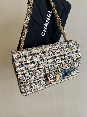超美Chanel 重工藝威斯敏斯特拼色毛呢珍珠皮穿鍊珍珠轉釦cf鏈條包。卡標有。