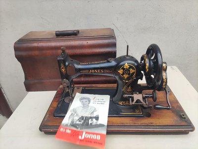 1900年代英國古董帶徽標老瓊斯Jones 機械手搖縫紉機