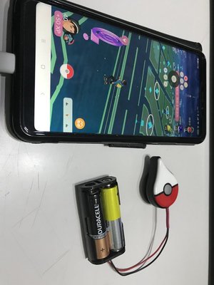 Pokemon GO Plus寶可夢自動抓捕手環已改裝成2顆AA三號電池電力可撐幾個月寶可夢手環改裝