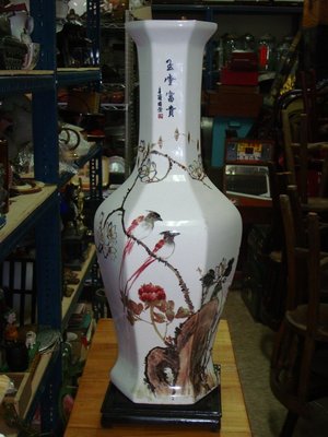 珍藏一隻帶有漂亮補丁的中華陶瓷" 玉堂富貴 "四角老花瓶