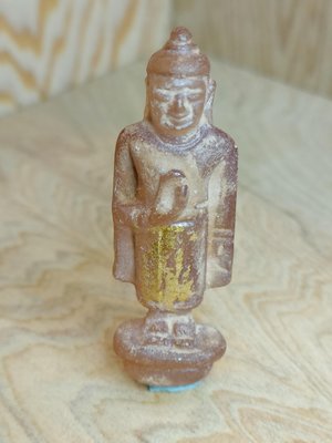 泰國佛牌：水龍珠 納迦眼 (水龍眼/水龍珠)|佛祖像