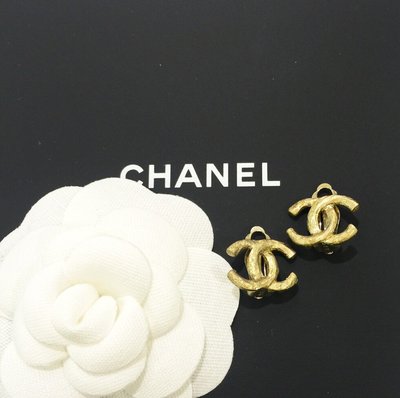 Chanel 香奈兒金色logo夾式耳環