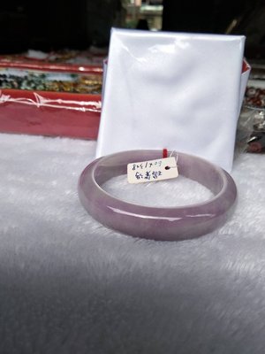 A+天然紫羅蘭翡翠玉鐲～窄版～《瑞紫3款》～手圍19號（舒服），手圍19.5號（合手），內徑60mm寬13厚8mm，和 藍雪花 合影，紫翡玉鐲～［熊寶貝珠寶］～