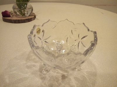 精美玻璃皿 水果 糖果 盆碗 缽 盛裝器皿。日本SOGA。透明玻璃 葉片葡萄圖案，皿口為花瓣/葉尖設計。精緻美觀。