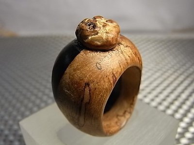 非洲莫三比克純手工造型黑檀戒指(主石龍柏樹瘤)