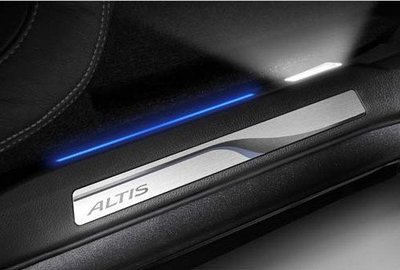 [[娜娜汽車]] 豐田 2015 ALTIS 11代 LED內門檻踏板