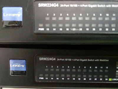 385（3C）LinkSYS SRW224G4 下面那一台 Switch 交換器 功能正常 路由器 分享器 網管 品相如圖（1/）