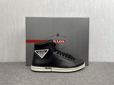 全新正品Prada新款三角標全皮高幫男鞋