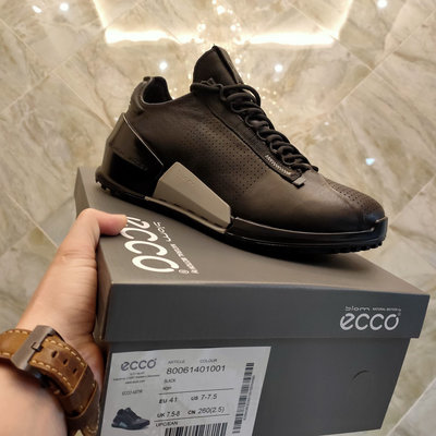 ECCO BIOM 2.0 現代運動休閒鞋 酷炫男鞋 科技設計 皮革製造 舒適緩震 環繞式設計 平衡支撐 800614