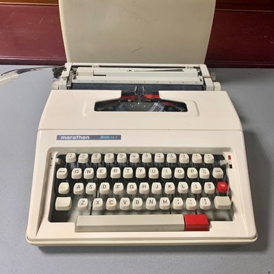 早期收藏的Marathon英文打字機