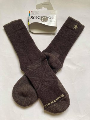 男女共用SmartWool PhD OutDoor med Crew Socks 中厚度避震美麗諾羊毛機能襪