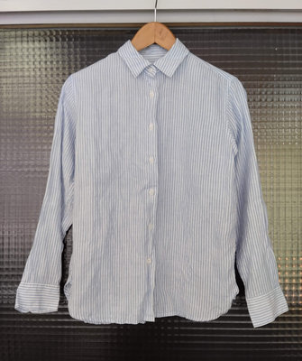 日本品牌 MUJI 無印良品淺藍色白色直條紋簡約 100% 純亞麻開襟長袖休閒襯衫上衣-女