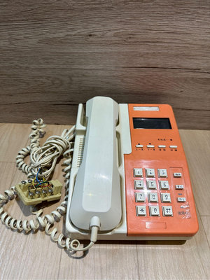 早期按鍵式電話 懷舊電話 按鍵式電話機 收藏擺飾 早期電話 桌上擺飾 二手（有液晶螢幕）