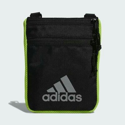 adidas 愛廸達 側背袋FM6854尺寸：14.5 厘米 x 12.5 厘米 x 1.5 厘米；連18 厘米 x 22 厘米小袋