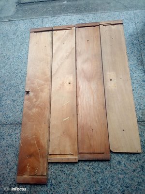 早期的檜木板4塊一組，分別為20x100cm一塊,20x109cm二塊，20x120cm一塊共4塊，厚1.6cm, 很香