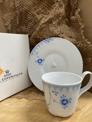私人收藏：皇家哥本哈根 Royal Copenhagen 繽紛唐草早餐杯_粉藍色，全新有盒，應該是釉中彩