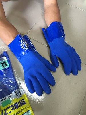 日本 667 PVC防油手套，耐磨 止滑及耐酸鹼溶液，適用於酸鹼桶搬運，CNC洗床作業，拉鋼索纜繩  抓魚 魚販 非3M