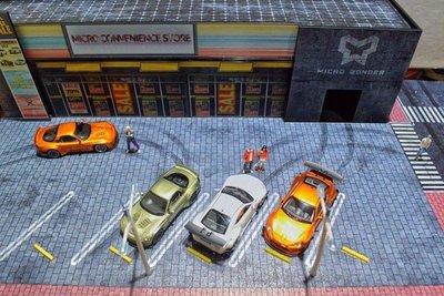 現貨熱銷-1 64車模 櫥窗外的小男孩 汽車模型停車場模型場景防塵展示盒爆款