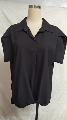 專櫃品牌 MOMA 黑色 設計款 前短後長 短袖雪紡上衣~E511